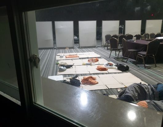 "찬밥 먹고 박스 덮고…감방도 이것보단 낫겠다" APEC 투입된 경찰의 토로