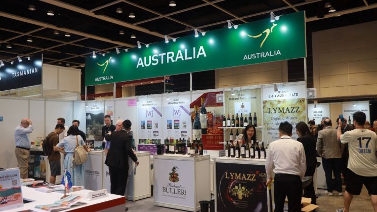 "큰 장 섰다"…주세 전면 폐지한 홍콩, 韓은 존재감도 없네 [르포][아시아酒허브]①