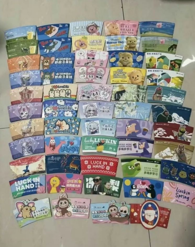 이걸 누가 살까 했는데 '현대판 우표 수집'…젊은이들 푹 빠진 '컵 홀더·종이백'