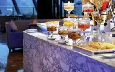 "6만원 뷔페, 8000원에 먹는 법"…SNS 난리난 5성급 호텔 뷔페, 무슨 일