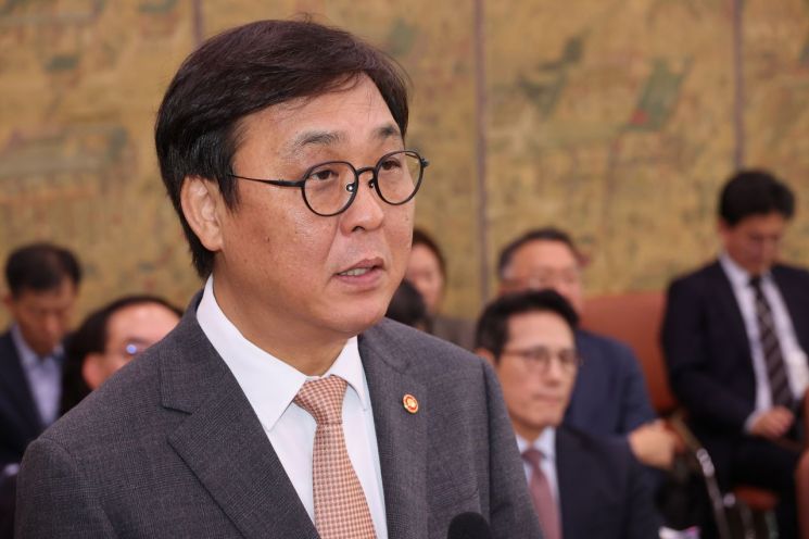 최휘영 장관 "종묘 가치 보존 방침, 대법원 판결에 배치되지 않아"