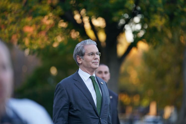 지선 참패 후 민심 달래기…트럼프 경제팀, 연일 "생활비·물가 안정" 강조