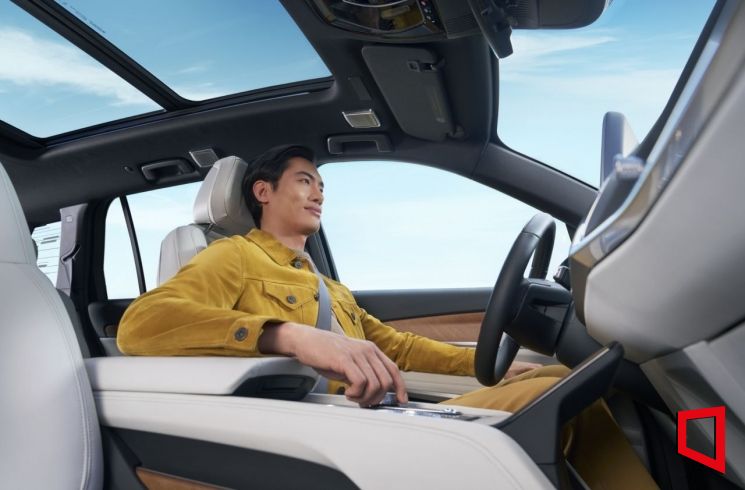 "The Hands-Free Driving Era Has Arrived" GM's 'Super Cruise' Debuts This Month