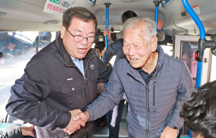 산청군, 농어촌버스 전면 무료화 이용객 큰 호응