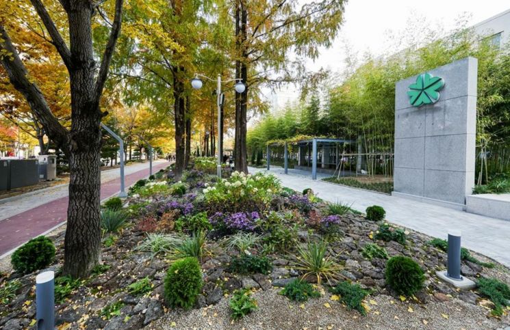 대전시청 북문 광장, 계절마다 색다른 꽃 피는 '힐링 정원' 탈바꿈