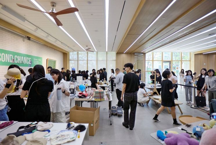 퍼시스그룹, 사내 플리마켓 수익금 산불피해지역 묘목 기부