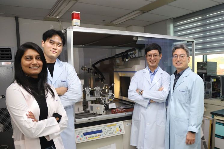 우의전 박사(오른쪽 첫 번째)와 우 박사 연구팀 구성원. 한국생명공학연구원 제공