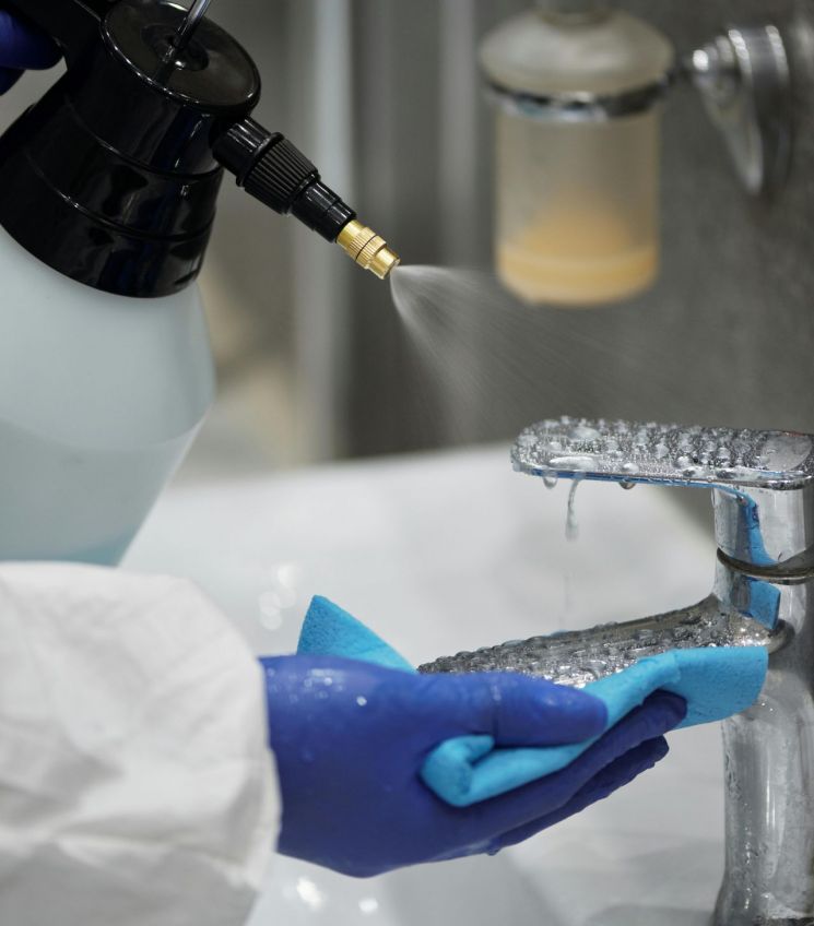 욕실 청소에 락스와 같이 쓰면 절대 안돼…전문가 경고한 '이것'