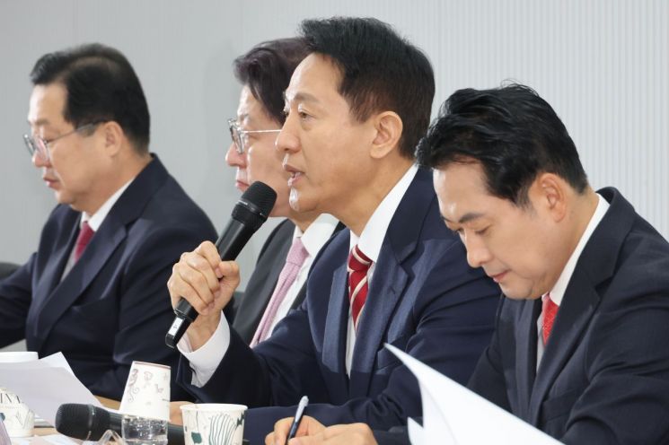 Kim Byungki: "No Forgiveness for Public Officials Involved in Rebellion"... Oh Sehoon: "Indiscriminate Investigations"