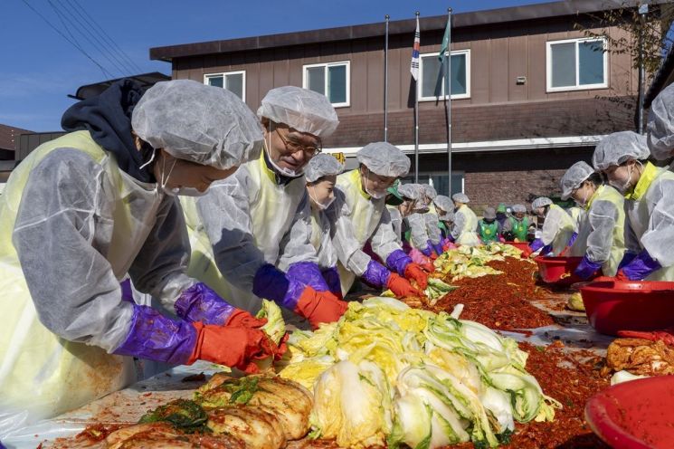 NongHyup Financial Group Holds "Sharing Love through Kimjang Kimchi" Event