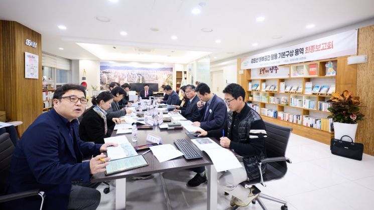 양주시가 지난 11일 시청 시장실에서 '경원선 하부공간 활용 기본구상 용역' 최종보고회를 열고, 철도 유휴부지를 활용한 시민 생활공간 조성 방향을 논의하고 있다. 양주시 제공