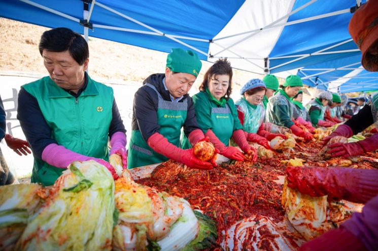 주광덕 남양주시장, 김장 나눔 동참…"따뜻한 공동체 활성화 지원"