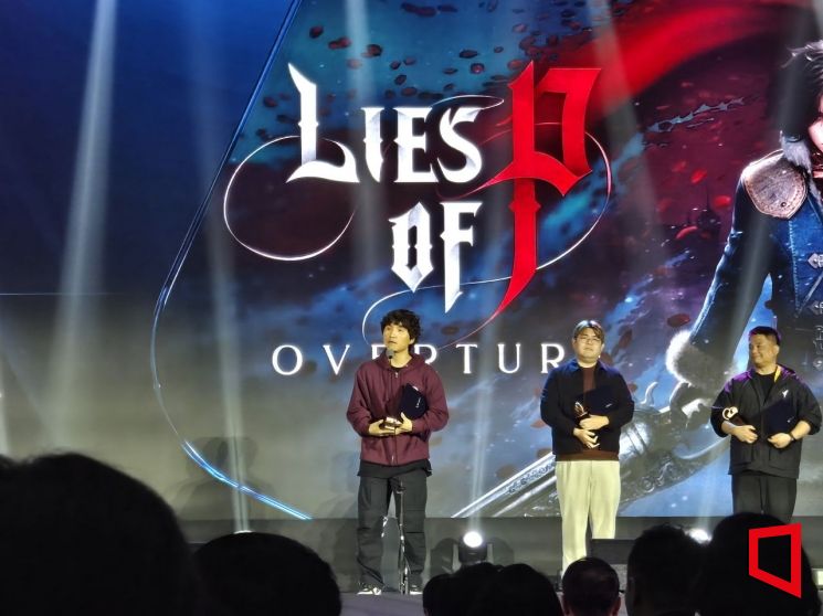 최지원 네오위즈 ROUND8 스튜디오 디렉터가 12일 부산 벡스코에서 열린 '2025 대한민국 게임대상'에서 'P의 거짓: 서곡'으로 우수상 수상 후 소감을 말하고 있다. 노경조 기자