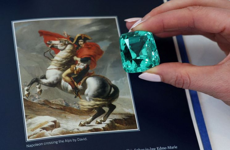 전투서 잃어버린 나폴레옹 다이아몬드 브로치 52억원에 낙찰