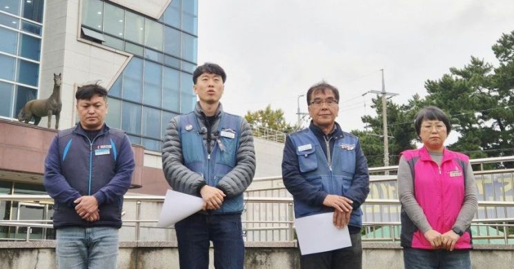"사망 30대 택배기사, 부친상 발인날 '내일 출근할거냐' 문자 받아"