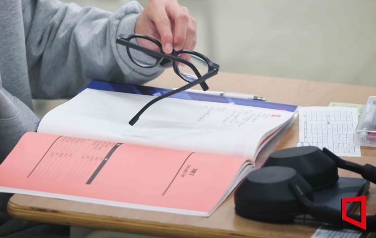 2026학년도 대학수학능력시험이 실시된 13일 오전 서울 용산구 용산고등학교에서 수험생들이 시험 준비를 하고 있다. 사진공동취재단