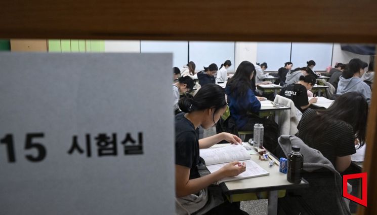 2026학년도 대학수학능력시험일인 13일 오전 서울 광진구 광남고등학교에서 수험생들이 시험 시작을 기다리고 있다. 2025. 11. 13 사진공동취재단