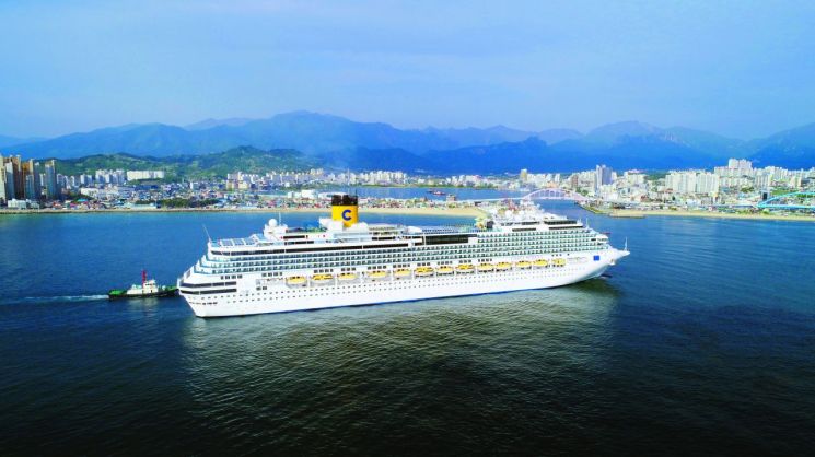 속초항 입항하는 코스타세레나호. 속초시 제공