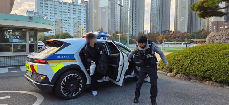 "그동안 노력 결실 맺길"…차분한 분위기 속 응원·격려 수능시험장