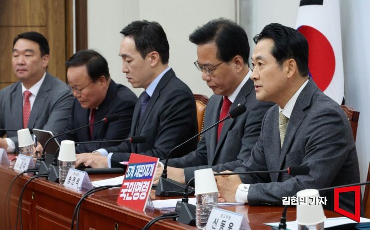 [포토] 장동혁 “노만석 사의, 전형적 꼬리 자르기…히틀러 망령 어른 거려”