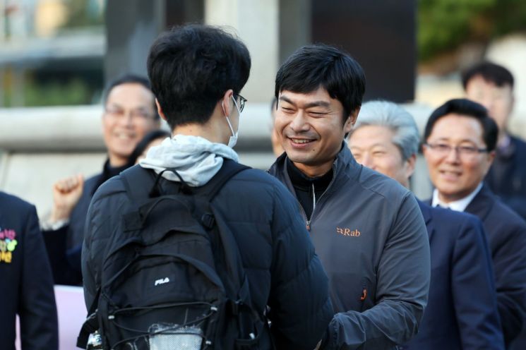 “학교 잘못 왔어요”…울던 수험생, 경찰차 타고 8분만에 입실