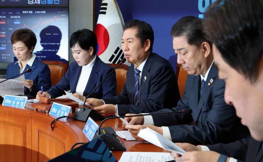 정청래 더불어민주당 대표가 12일 국회에서 열린 최고위원회의에서 발언하고 있다. 2025.11.12 김현민 기자