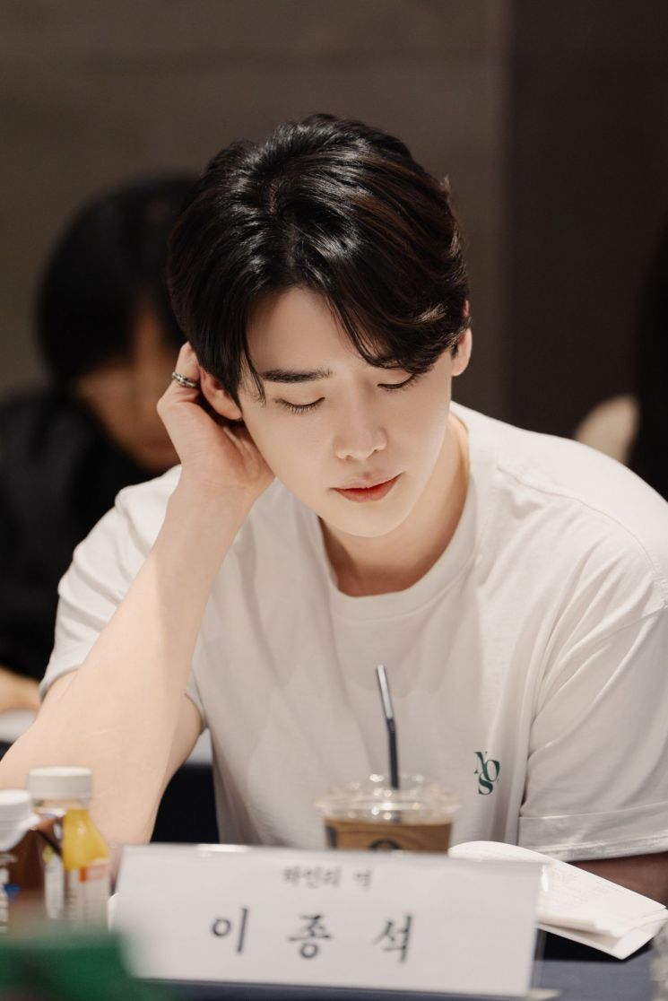 '재혼 황후'에서 주연한 이종석