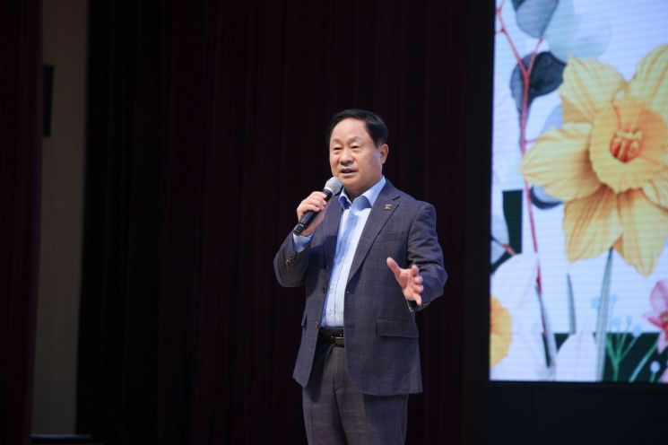 주광덕 남양주시장이 13일 남양주체육문화센터 실내체육관에서 열린 '2025 정약용 보육과정 박람회'에 참석해 축사를 하고 있다. 남양주시 제공