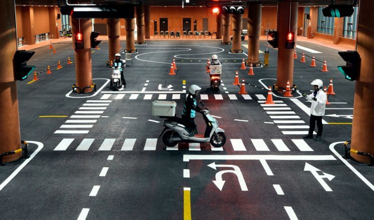 "블랙아이스에서 미끄러져 보기도"…배달 업계 한파 대책 마련 분주