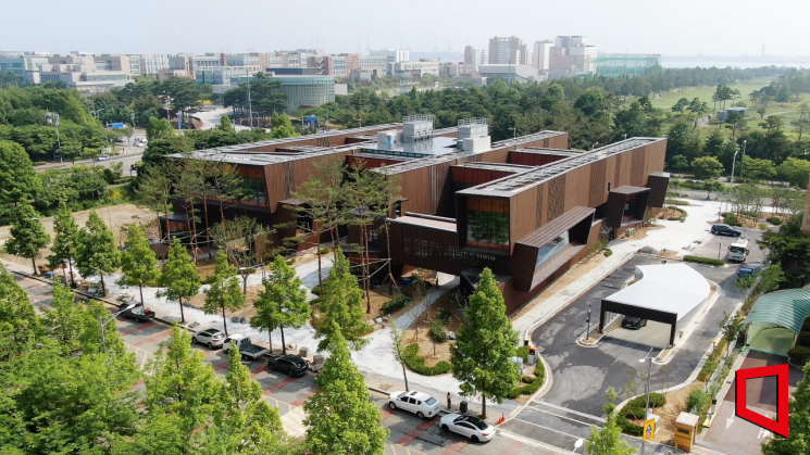 송도국제도서관, 인천 대표 문화공간 '각광'...방문객 5만명 돌파 - 뉴스 썸네일 이미지