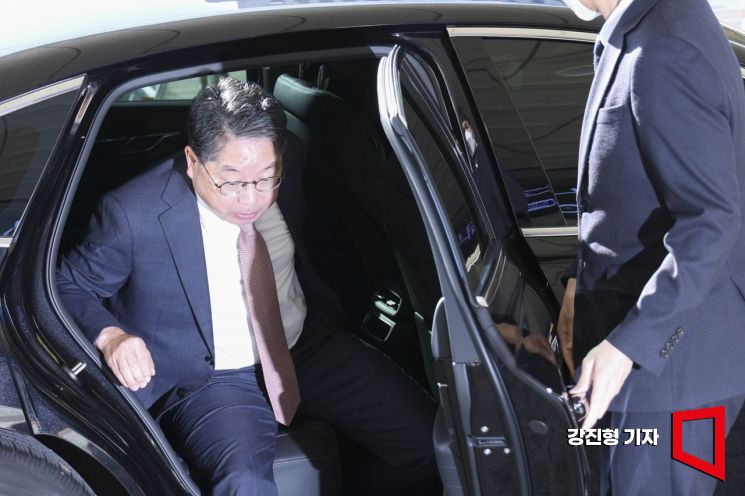 [포토] 대검찰청 도착한 노만석 검찰총장 권한대행