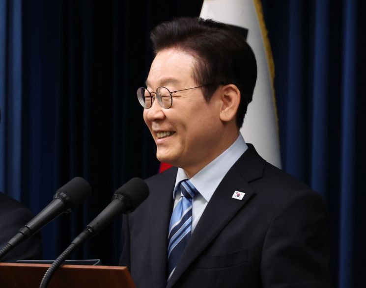 韓美, '핵잠' 한국서 건조 뜻 모았다…李대통령 '팩트시트' 직접 발표