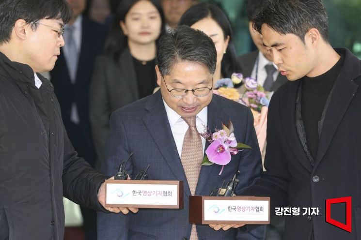 [포토] 고개 숙인 노만석 검찰총장 직무대행