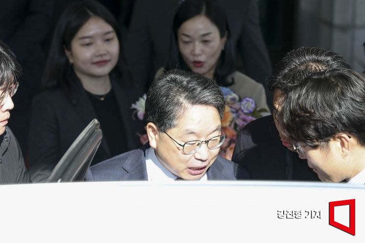 [포토] 취재진 질문에 답하는 노만석 검찰총장 직무대행