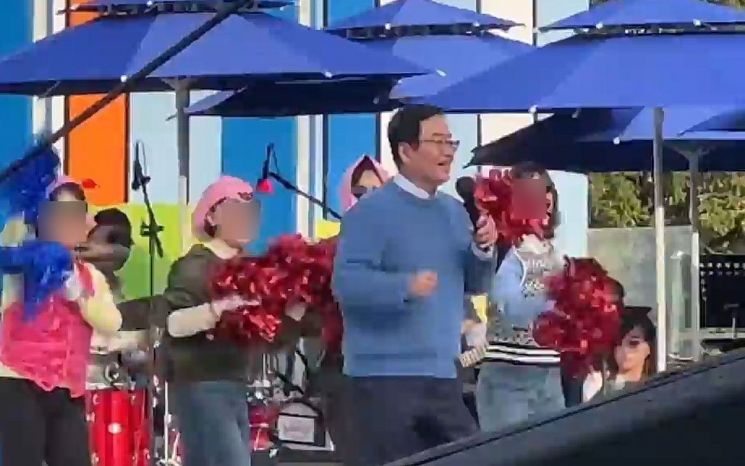 전국노래자랑서 북구청 간부 ‘백댄서’…행안부까지 나섰다