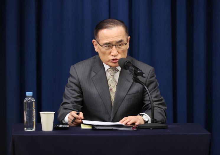 위성락 국가안보실장이 14일 용산 대통령실 기자회견장에서 이재명 대통령 G20 순방 일정 관련 브리핑을 하고 있다. 연합뉴스