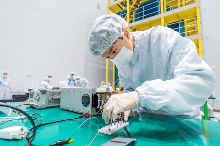 [누리호 4차 발사]추력기 없이 도킹하고, 우주에서 의약 만든다