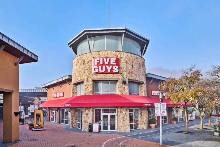 한화 3남 김동선 '파이브가이즈', 토종 사모펀드에 팔린다