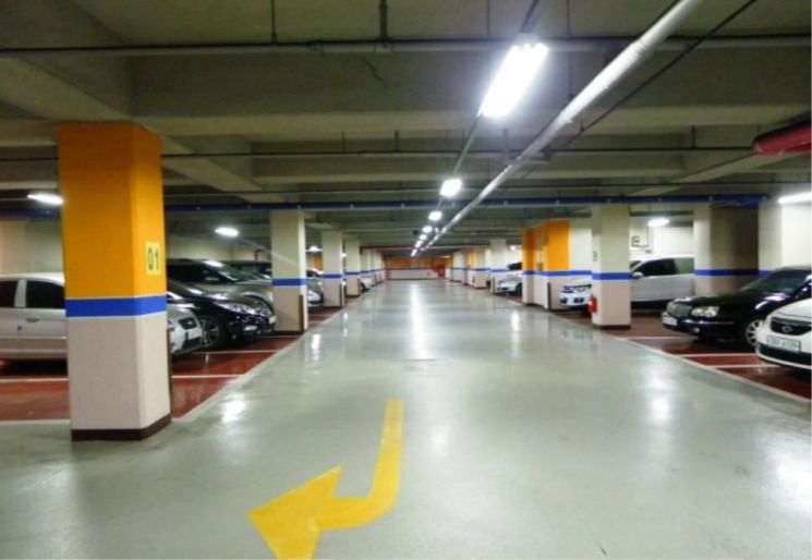 "경차는 일반 칸에 주차 금지…전용 칸에만 세워요" 아파트 안내문