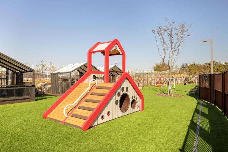 기아 인증중고차 센터 및 목적기반차량(PBV) 익스피리언스 센터 부지에 조성된 반려견 놀이터. 기아