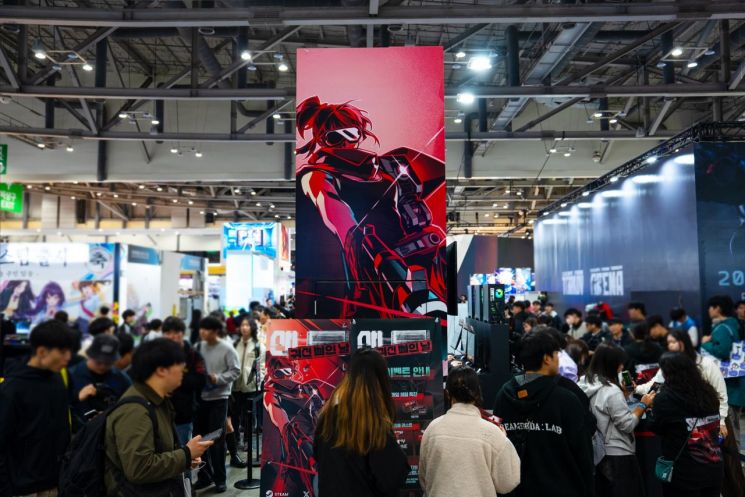 13일 부산 벡스코에서 열린 '지스타 2025'에서 네오위즈 '산나비 외전: 귀신 씌인 날' 부스가 관람객들로 붐비고 있다. 네오위즈 제공