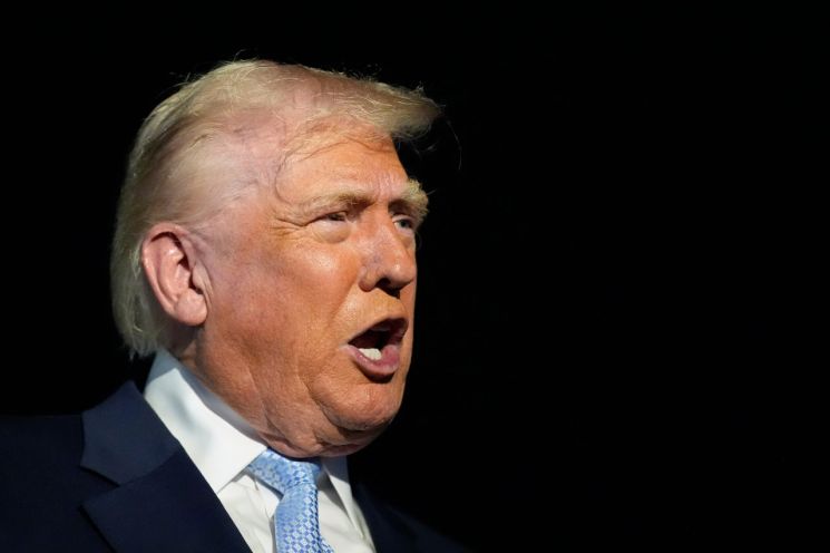 Trump Purchases at Least 120 Billion Won in Bonds Including Intel and Boeing Since Late August