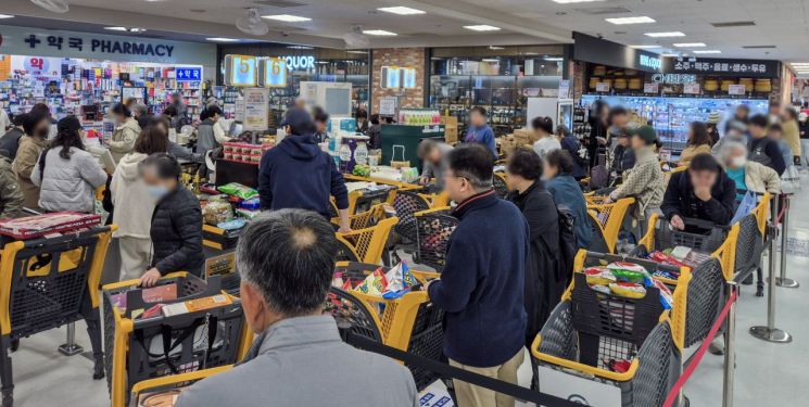 3분기 어닝쇼크 대형마트…'블프' 할인공세 '적중'