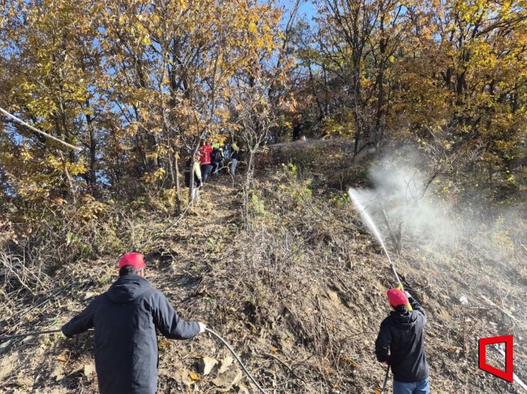 의성군이 읍면 산불진화 모의훈련을 실시 하고 있다.