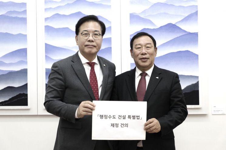 시계 방향으로 송언석 국민의힘 원내대표와 최민호 세종시장.