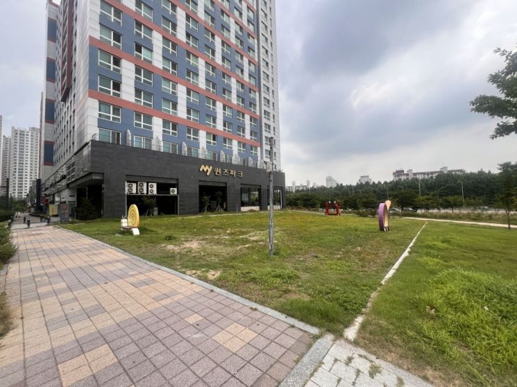 시흥시는 배곧신도시내 유휴부지 4필지의 용도변경을 완료하고 다음달 부지 매각에 나선다. 지구단위계획 변경을 통해 부지 활용도를 높인 시흥 배곧신도시내 배곧동 206-5의 상업용지. 시흥시 제공