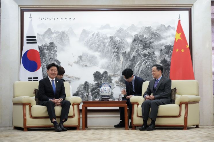 17일 오후 주한중국대사관에서 오영훈 지사와 다이빙(戴兵) 주한중국대사가 면담을 갖고 제주-중국 간 실질적인 협력 확대 방안을 논의했다. 제주특별자치도 제공
