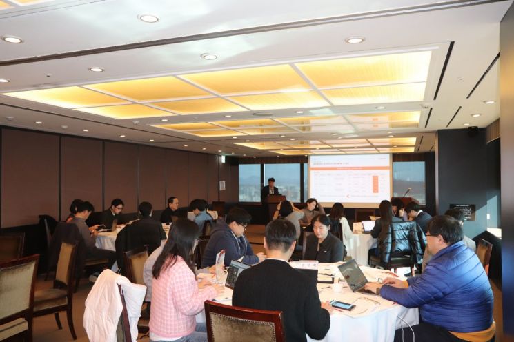 허남구 에임드바이오 대표가 18일 서울 여의도 63빌딩에서 열린 기자간담회에서 파이프라인 경쟁력에 대해 설명하고 있다. 에임드바이오