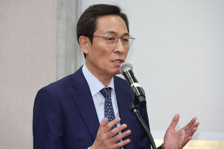 "우상호 승리 돕겠다"…이광재, 강원지사 불출마 전격 선언