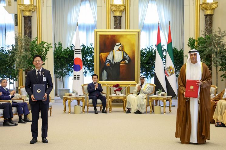 韓, UAE 200억달러 AI프로젝트 참여…150억달러 방산 수주 가능성 ↑